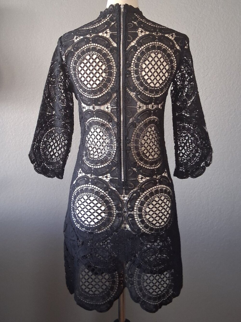 Lace Bodycon Mini Dress - Picture 4 of 7